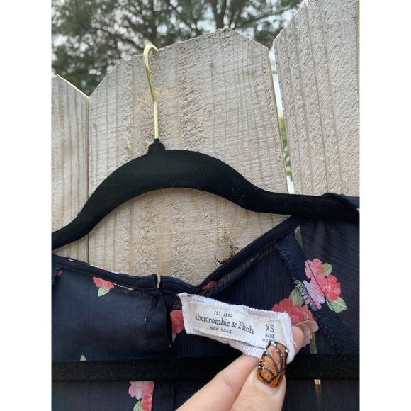 Abercrombie & Fitch Fluttery Floral Airy Short Sleeve Blouse Shirt Xs Navy - Picture 5 of 8